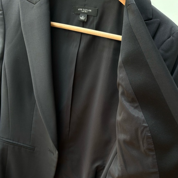 Ann Taylor One Button Black Blazer - Picture 5 of 9